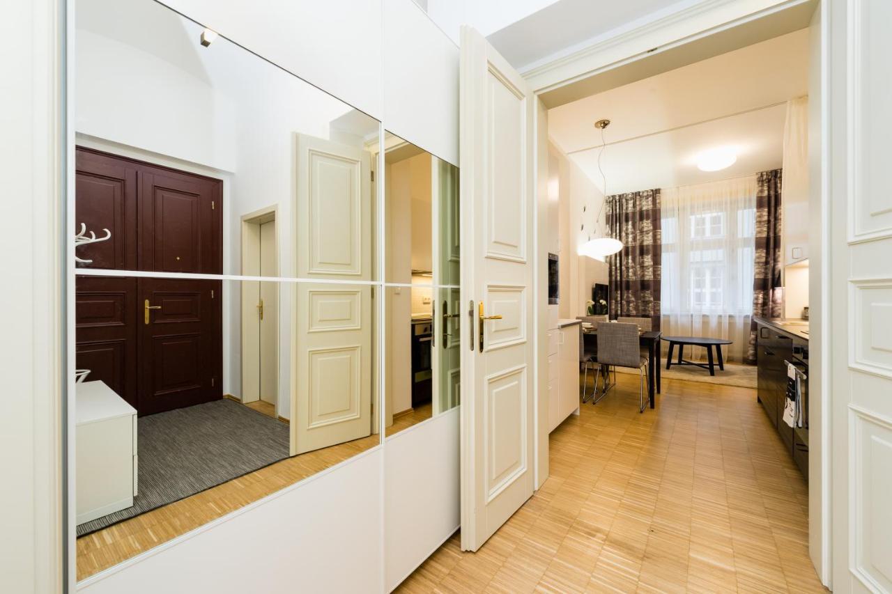 Modern Apartment Charvatova Praga Esterno foto